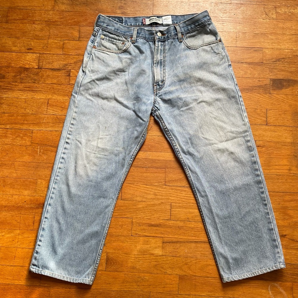 Levi’s 505 Reg Fit Faded Jeans lightly distressed
